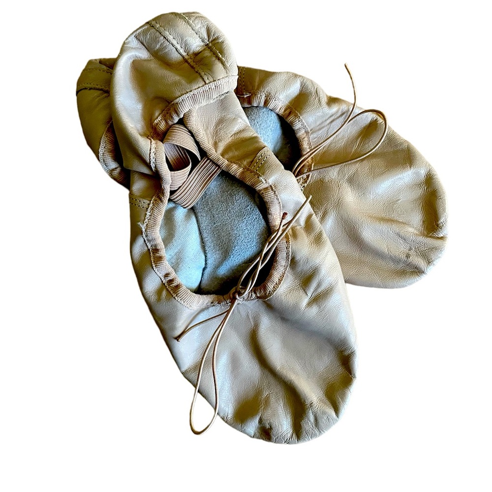 Women’s size 8 split sole ballet shoes EUC